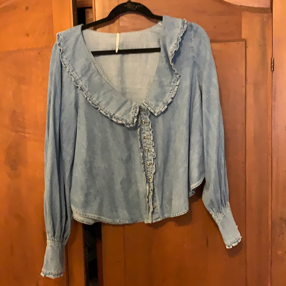 Never worn Free People collared denim top